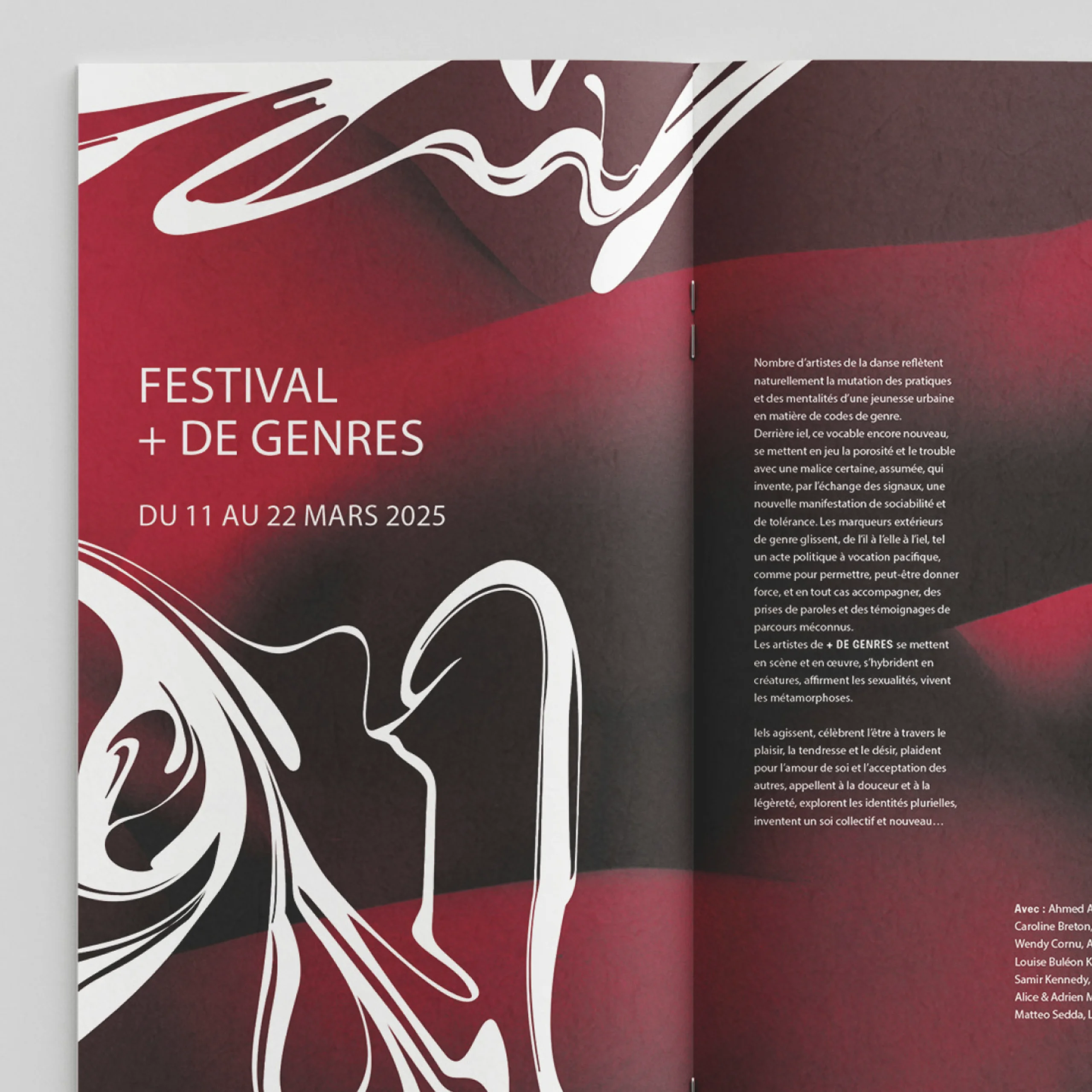 Pages intérieures de la brochure de l'édition 2024-2025 de KLAP montrant le titre "Festival + de genre"