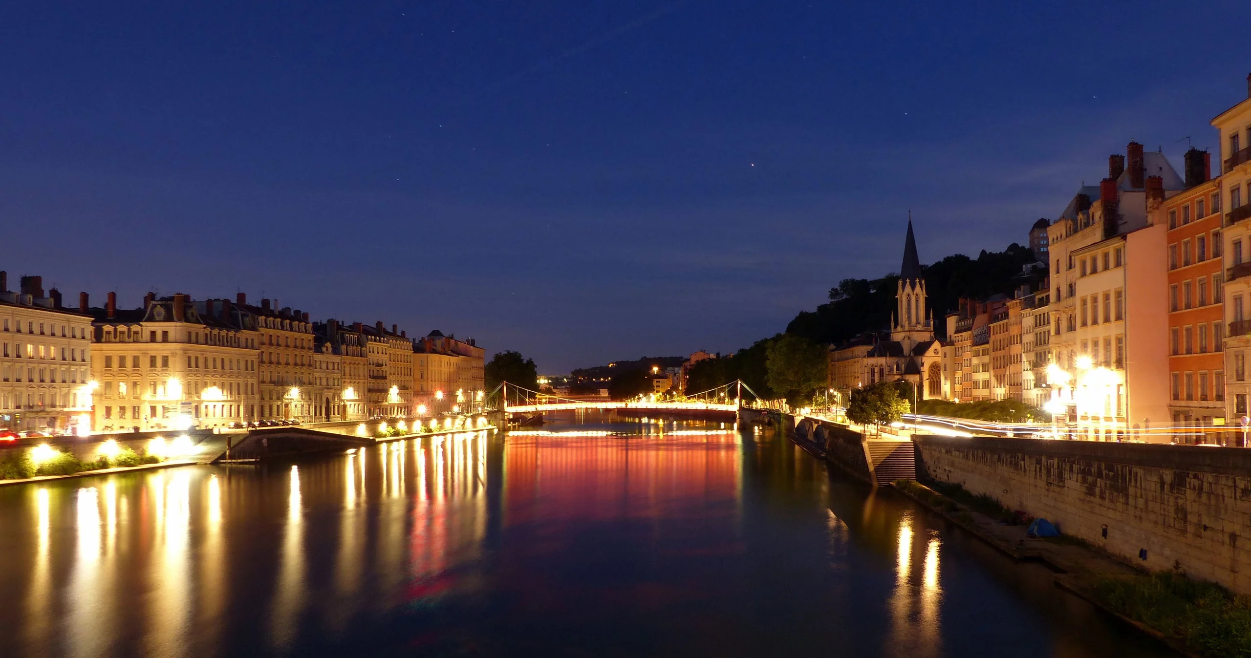 Photographie du Rhône à Lyon, de nuit