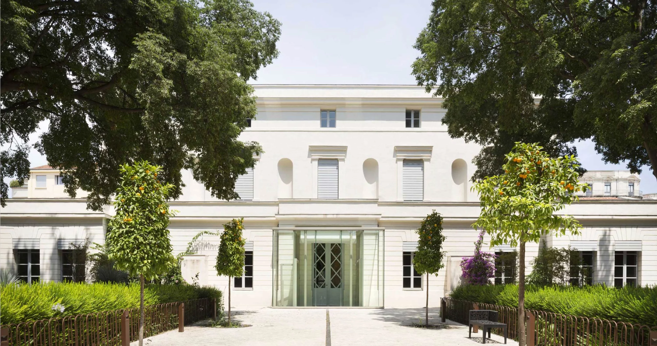 Photo de la devanture du MoCo : le centre d’Art Montpellier Contemporain