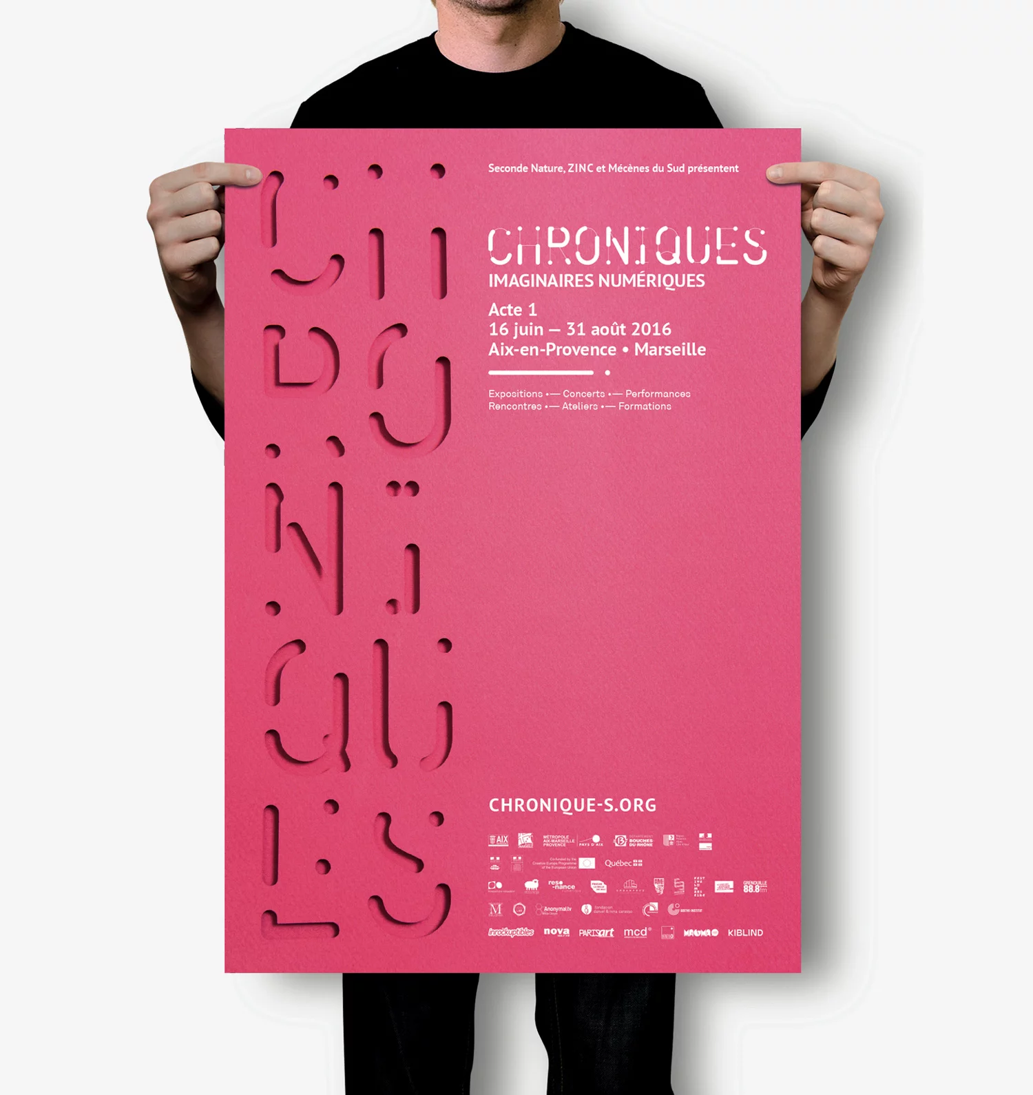 Affiche du festival Chroniques, avec le logotype composé de la typo Fab Lab en découpe sur un aplat rose