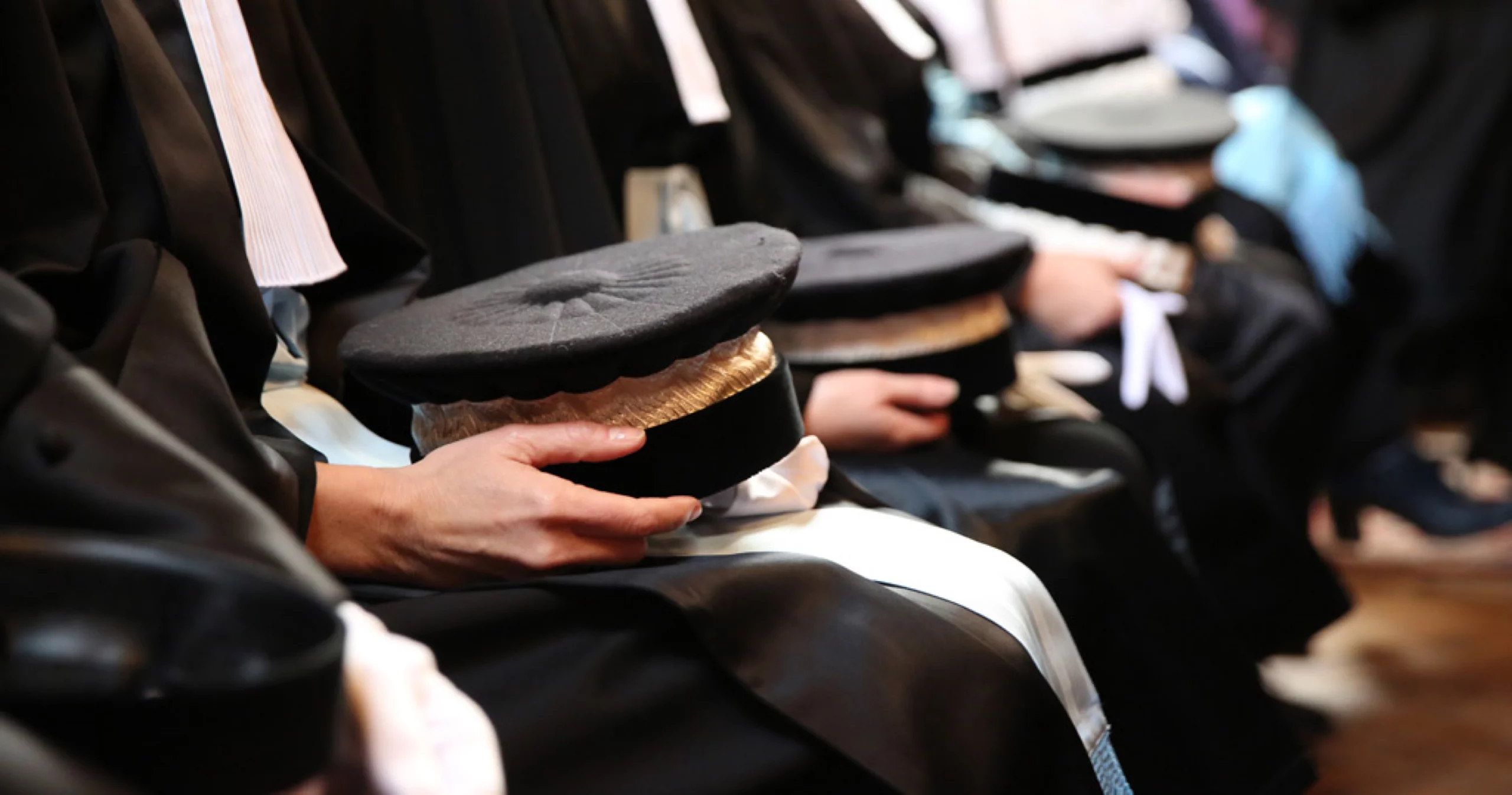 Photographie, Magistrats et leurs mortiers dans l'école nationale de magistrature, Bordeaux