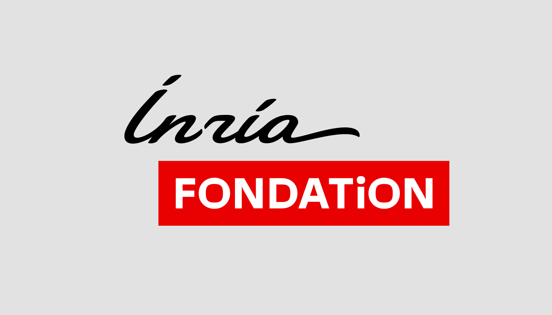 Logo de la Fondation Inria : Inria écrit en noir, Fondation dans un cartouche rouge en dessous, le tout sur fond gris
