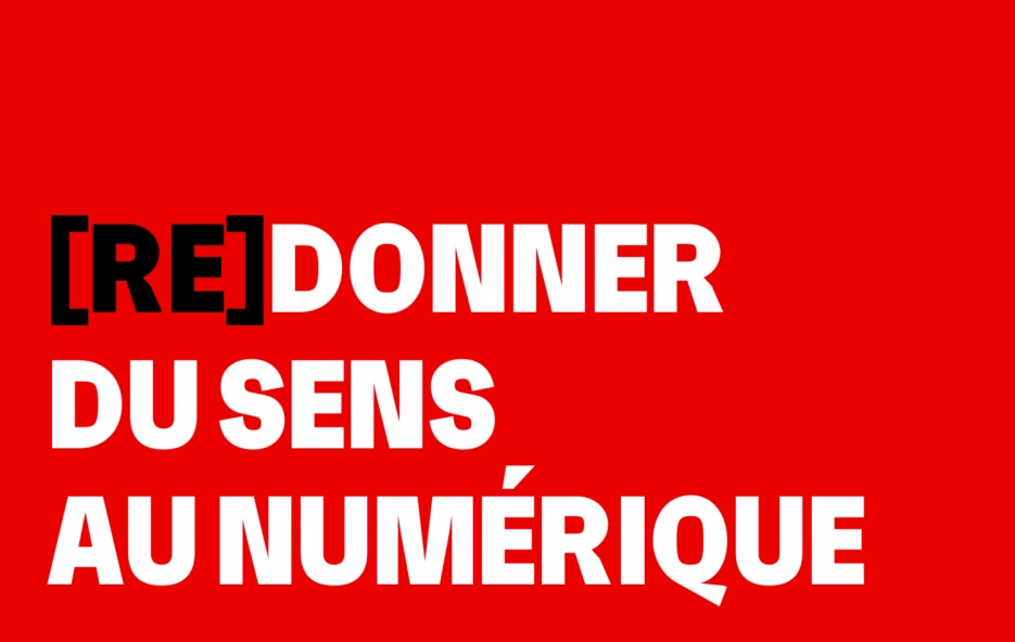 "Redonner du sens au numérique" inscrit sur fond rouge