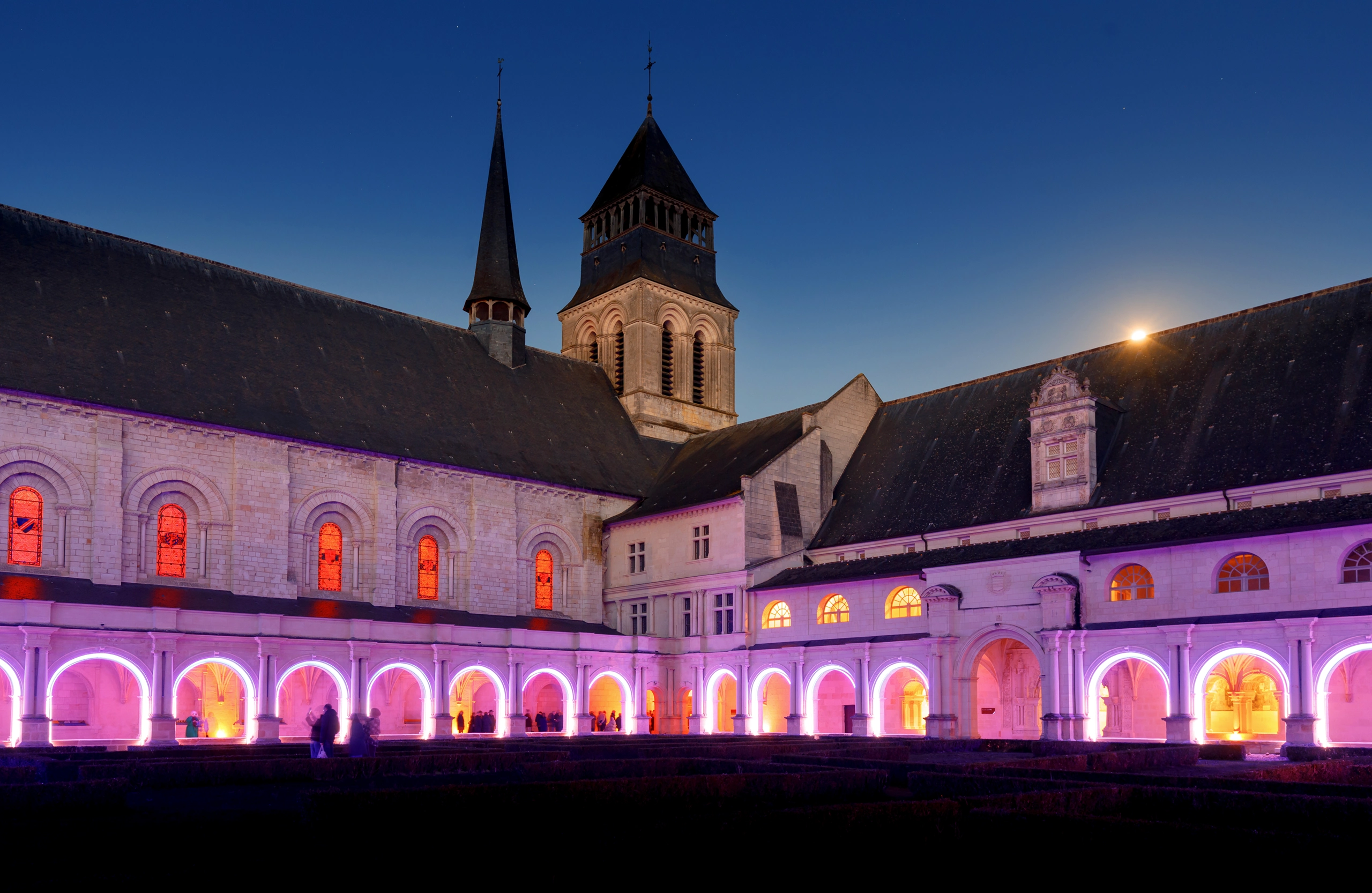 Aperçu de l'Abbaye de Fontevraud de nuit