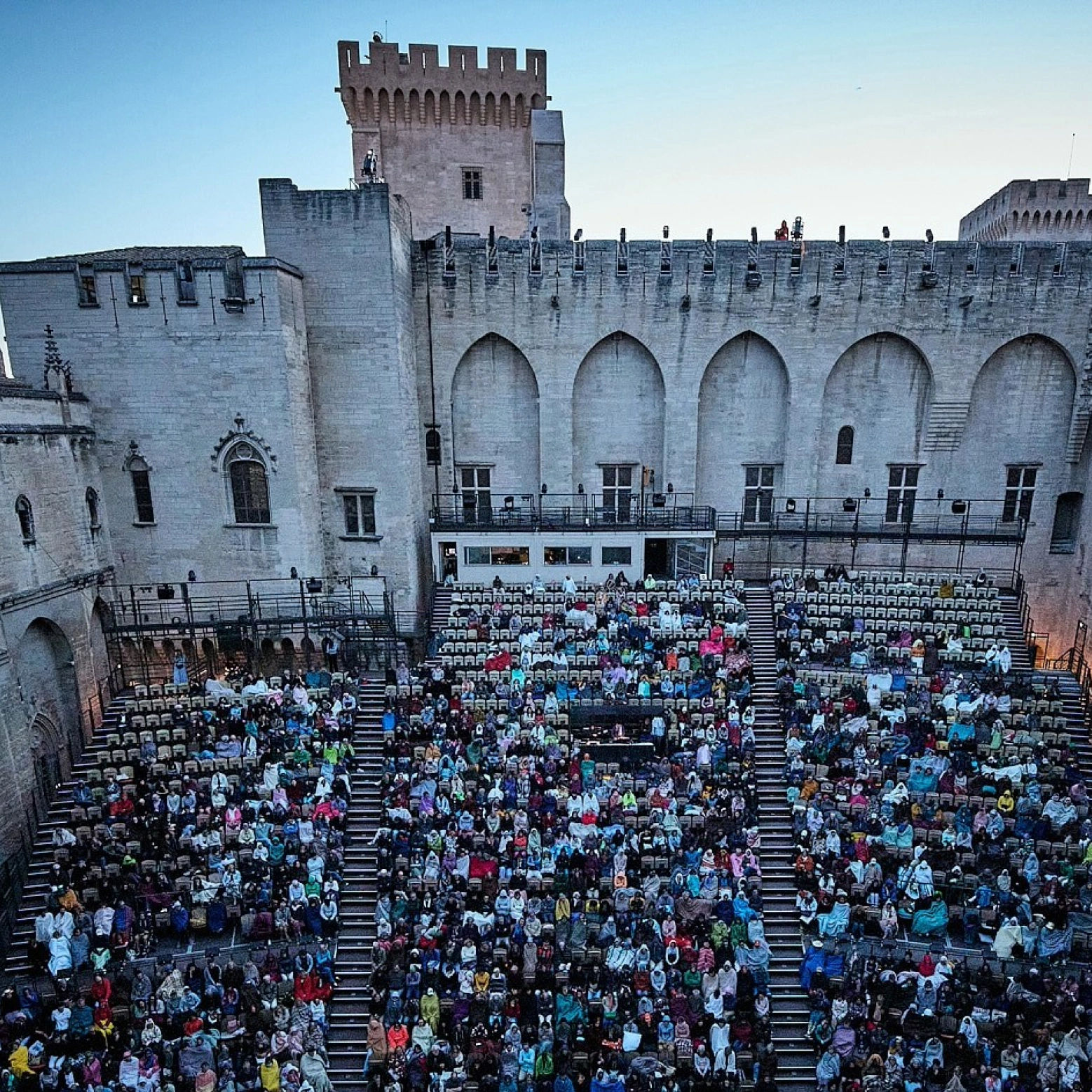 Le Palais des Papes d'Avignon, lieu emblématique du Festival d'Avignon 2026