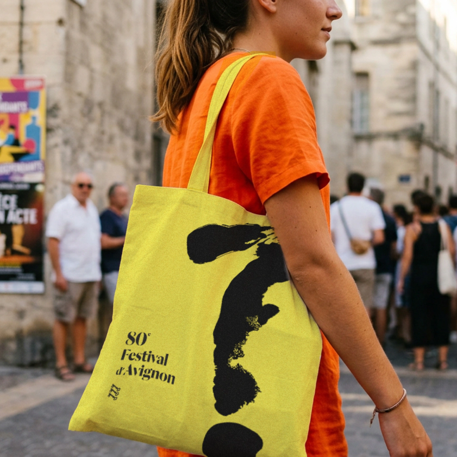 Tote bag aux couleurs du Festival d'Avignon 2026 avec le motif point d'interrogation