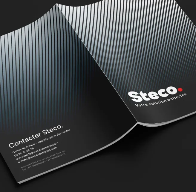 Vue de la couverture ouverte de la brochure Steco - votre solution batteries