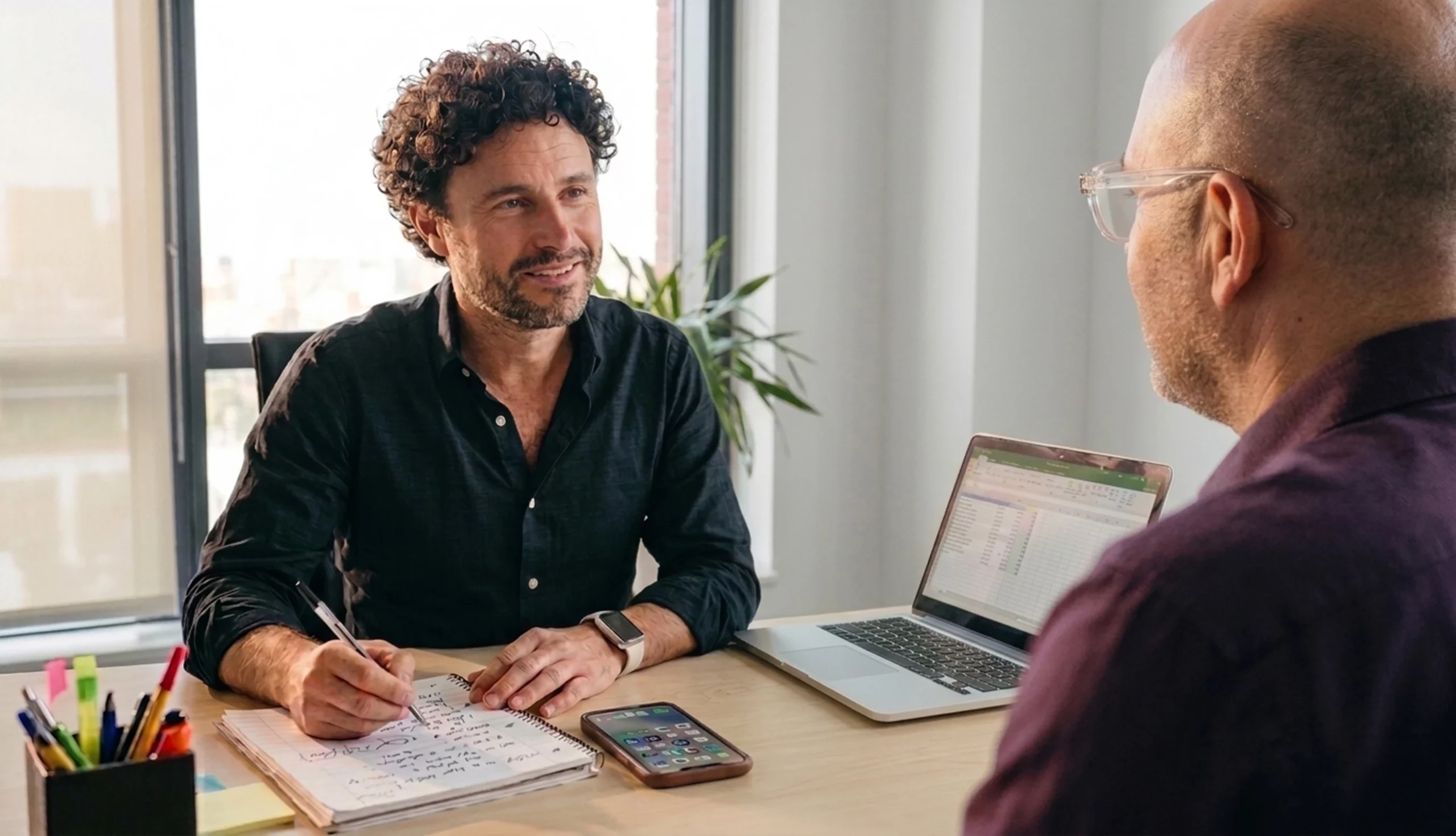 Chef de projet de Permeable en entretien avec le client Ovibar